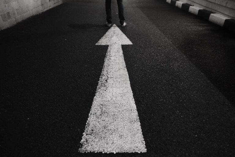 Arrow point forward